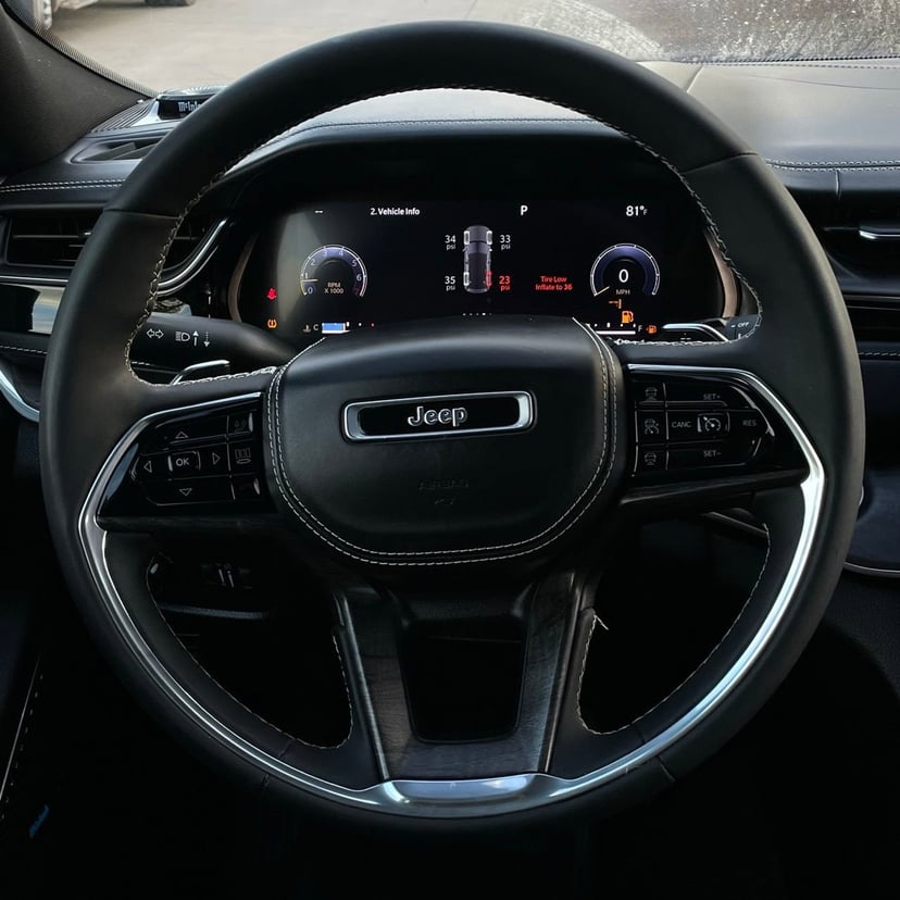 2023 Jeep Grand Cherokee - Image 13