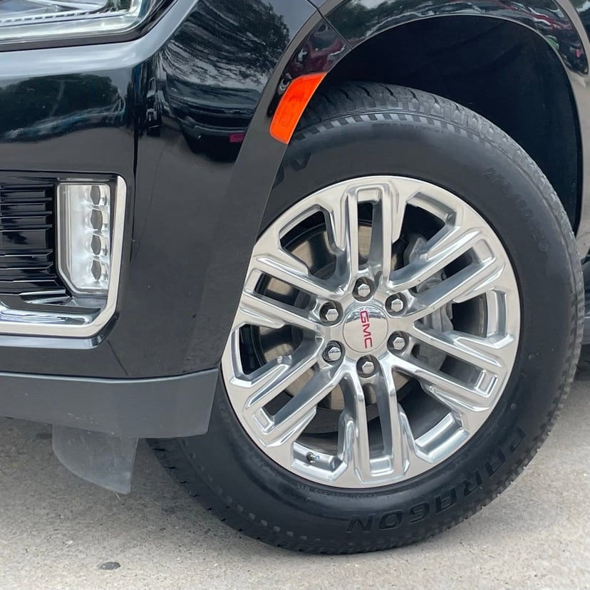 2023 GMC Yukon - Image 9