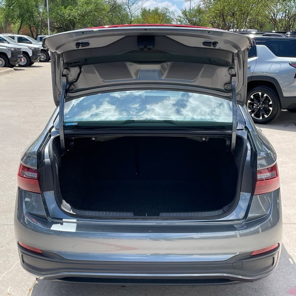 2025 Volkswagen Jetta - Image 25