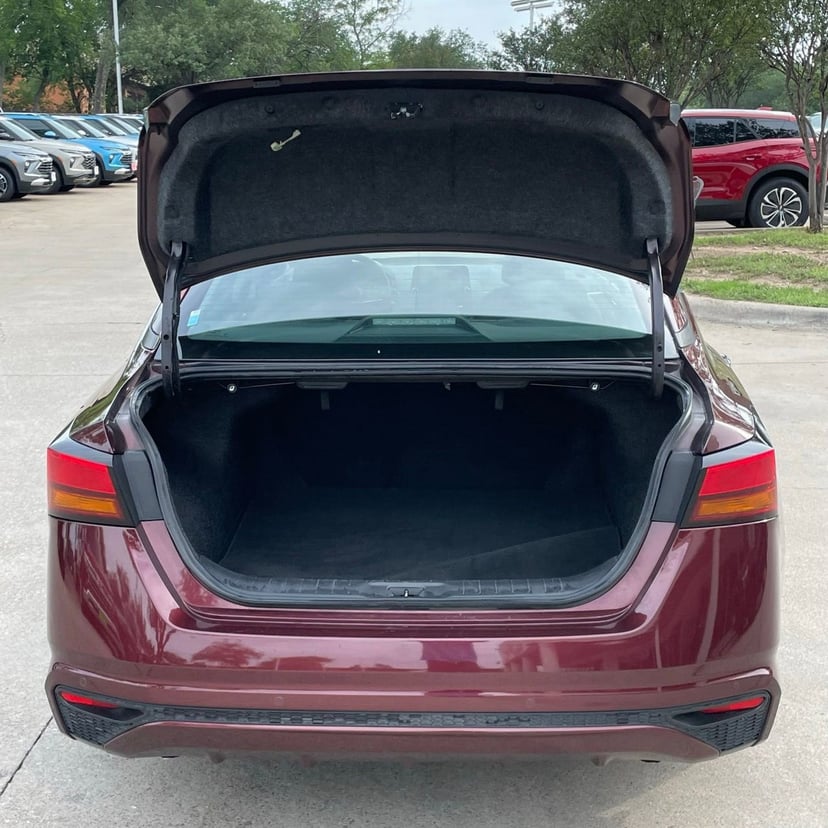 2024 Nissan Altima - Image 25