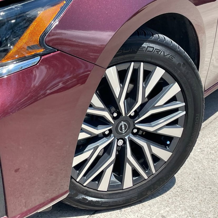 2024 Nissan Altima - Image 9