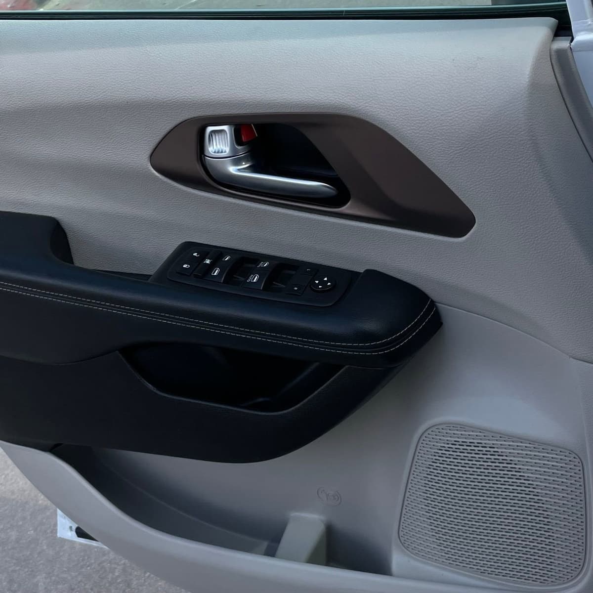 2023 Chrysler Voyager - Image 19