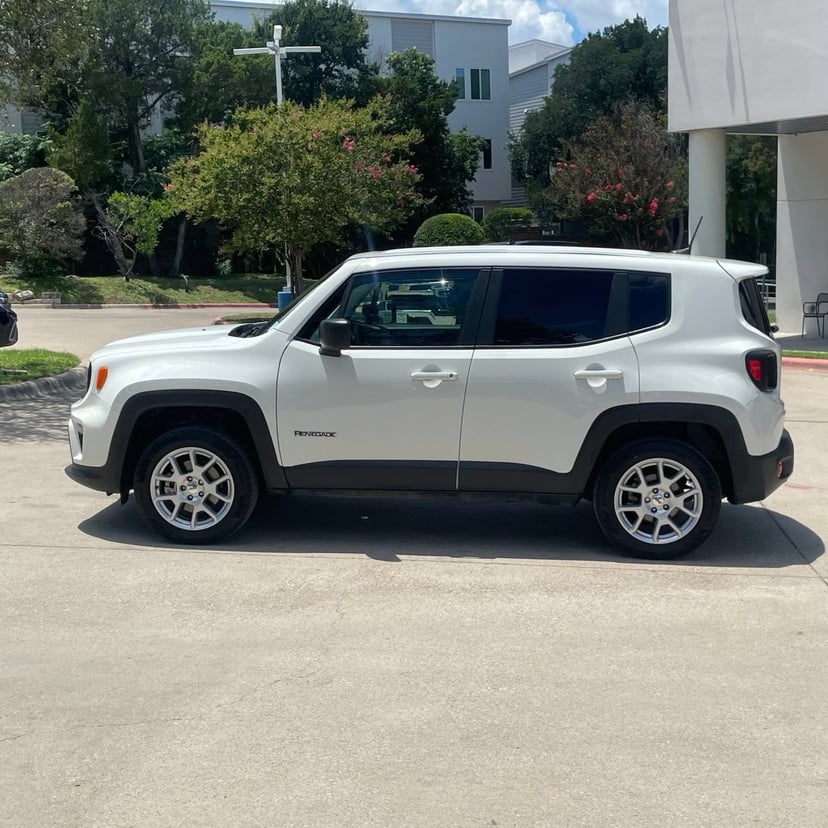 2023 Jeep Renegade - Image 3