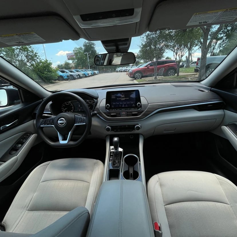 2024 Nissan Altima - Image 10