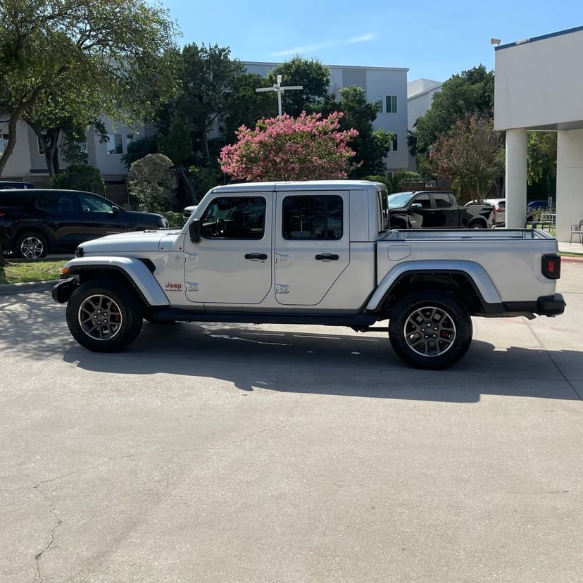 2022 Jeep Gladiator - Image 3