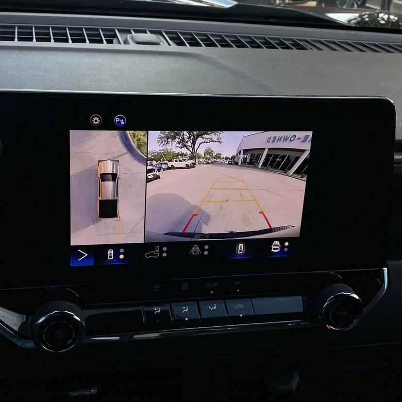 2023 Chevrolet Colorado - Image 19