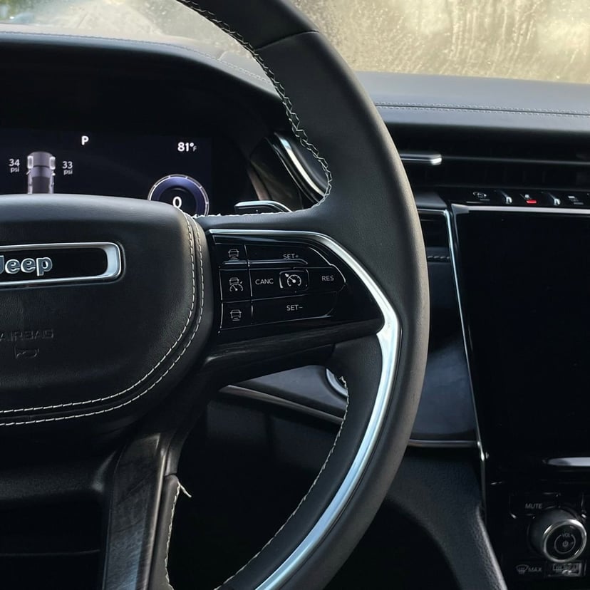 2023 Jeep Grand Cherokee - Image 15