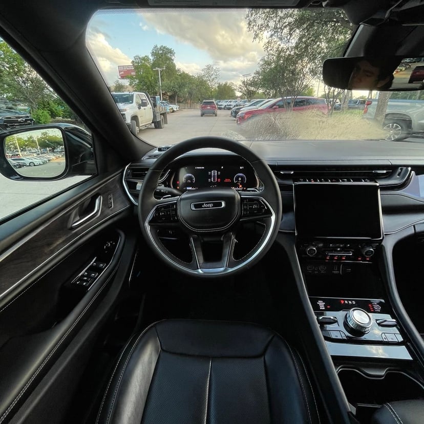 2023 Jeep Grand Cherokee - Image 12