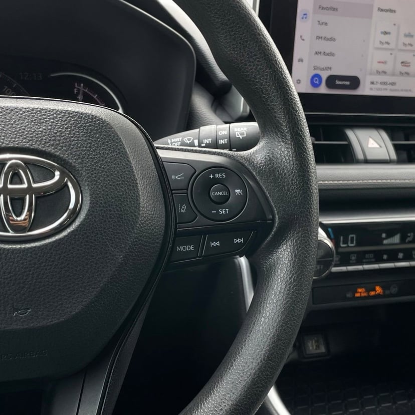 2024 Toyota RAV4 - Image 15