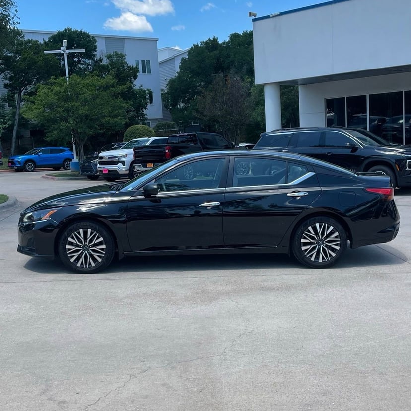 2024 Nissan Altima - Image 2
