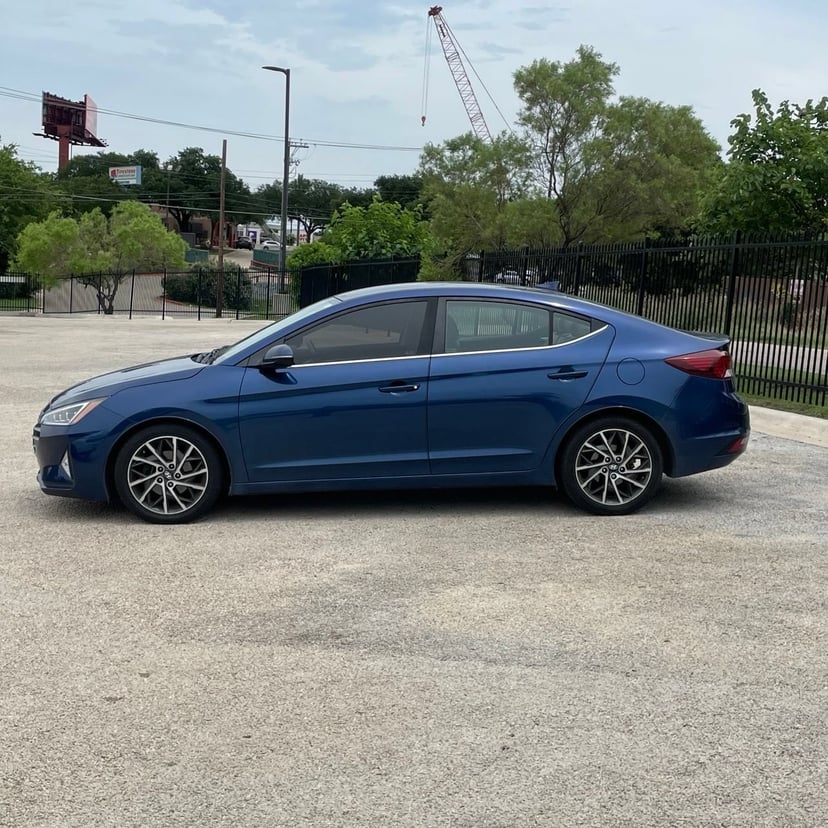 2019 Hyundai Elantra - Image 2
