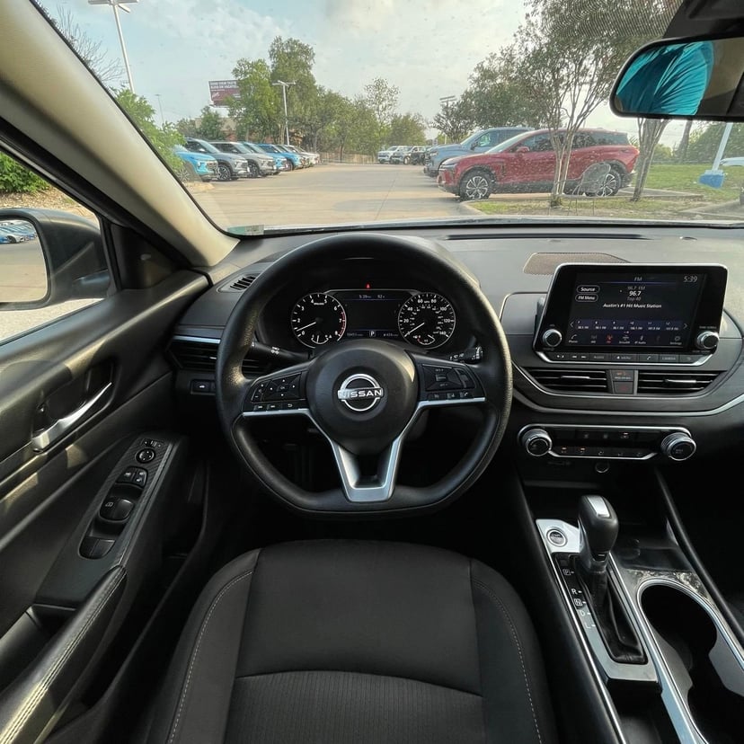 2024 Nissan Altima - Image 12