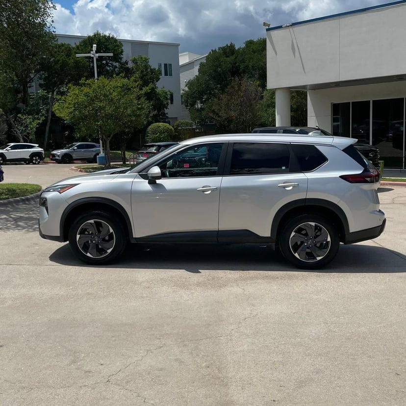 2024 Nissan Rogue - Image 3