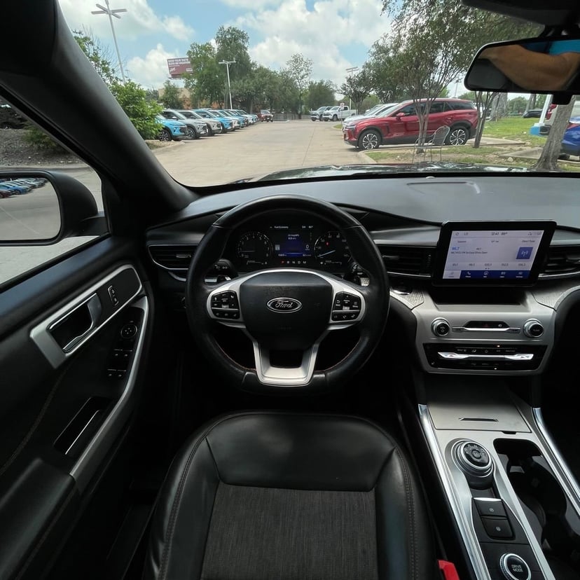 2022 Ford Explorer - Image 11