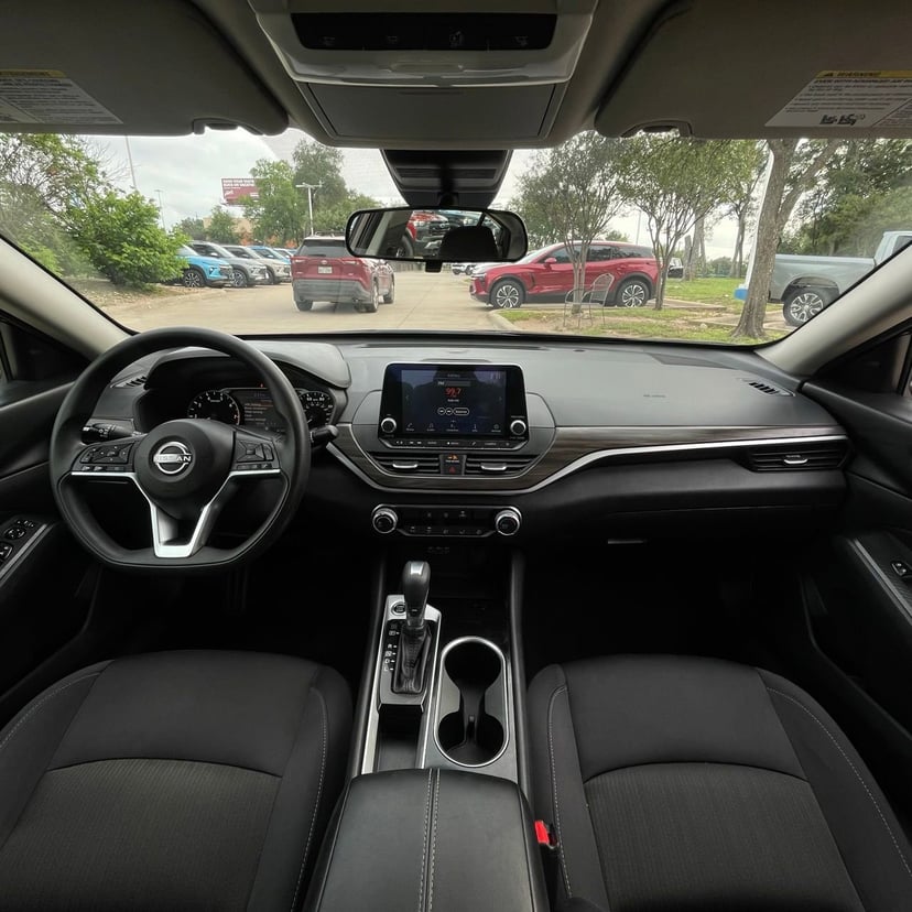 2024 Nissan Altima - Image 10