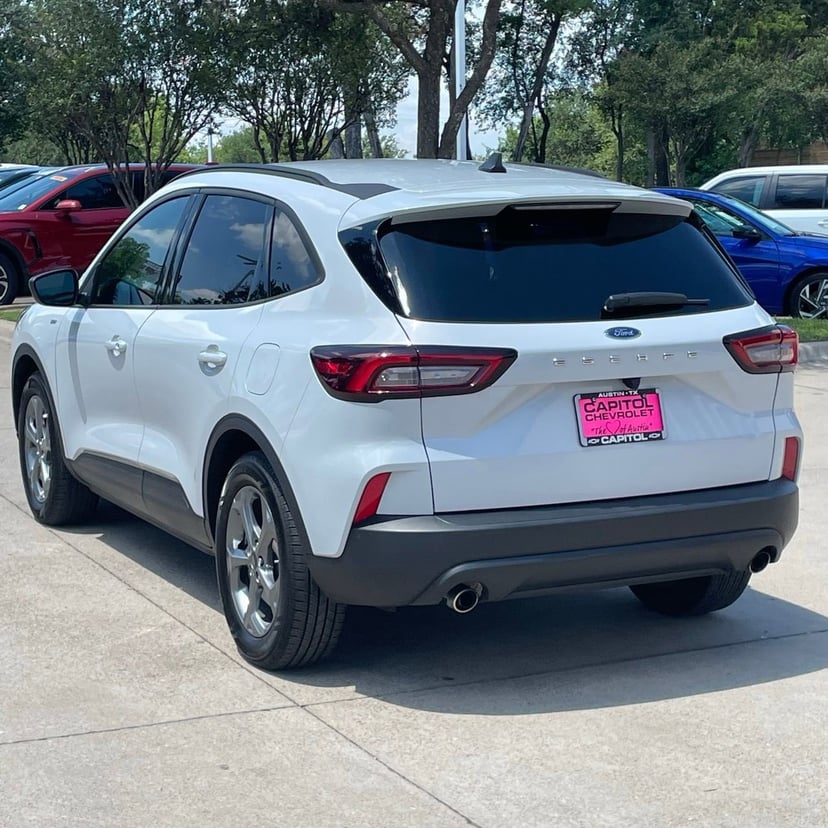 2025 Ford Escape - Image 4