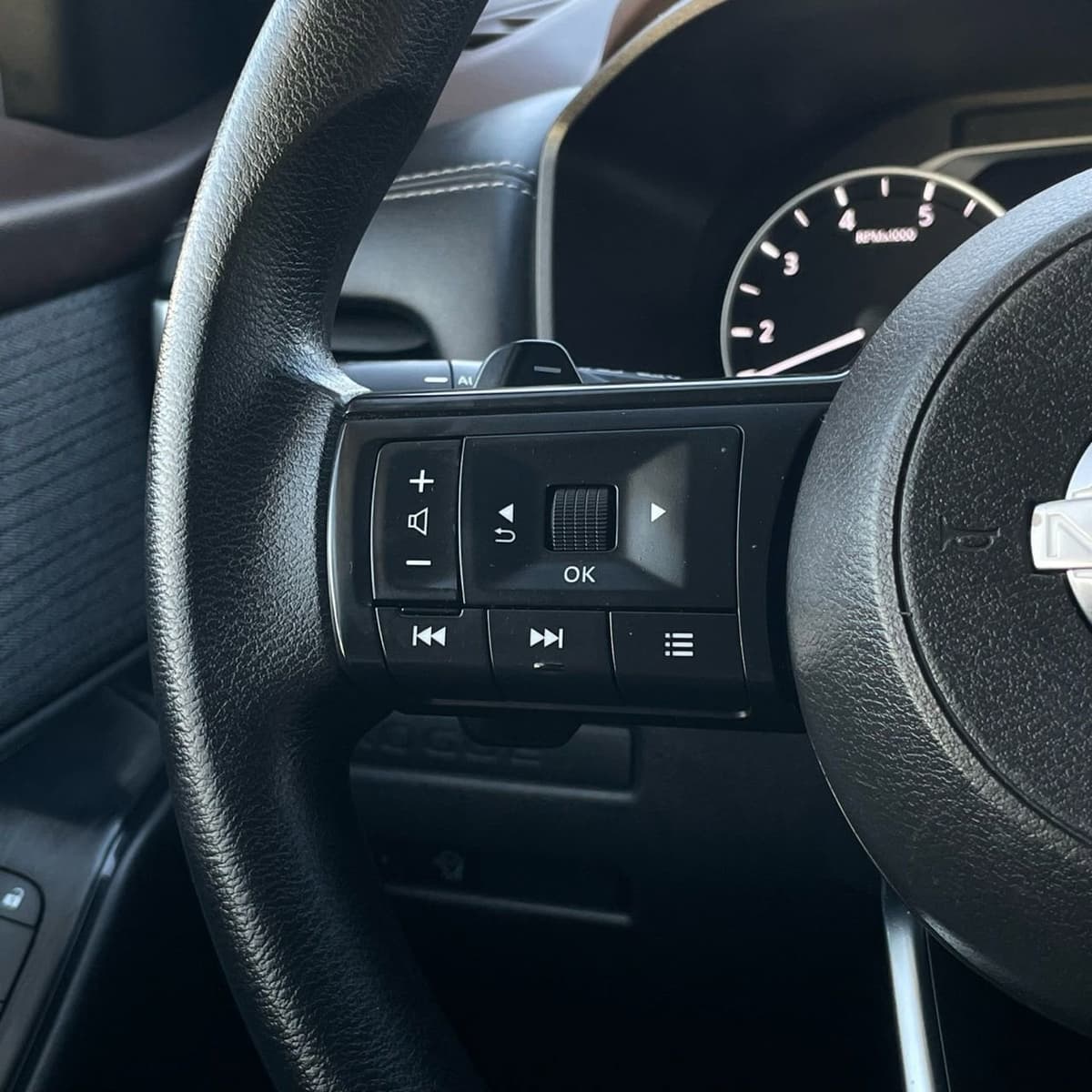 2023 Nissan Rogue - Image 13