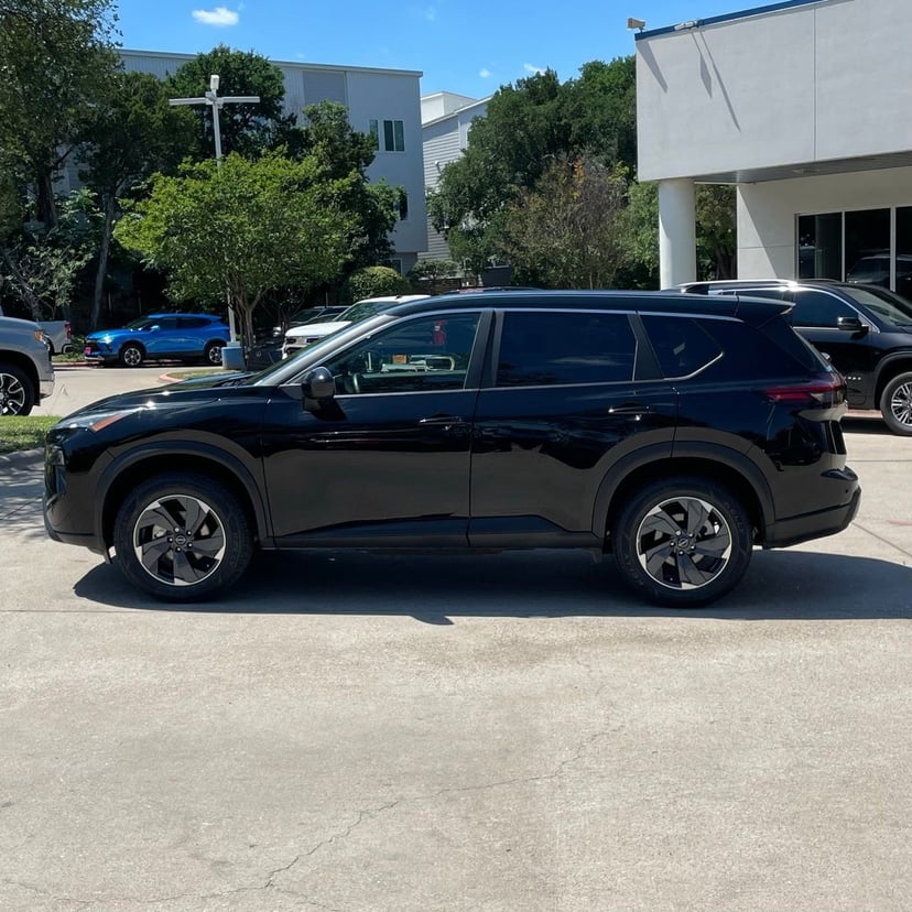 2025 Nissan Rogue - Image 3