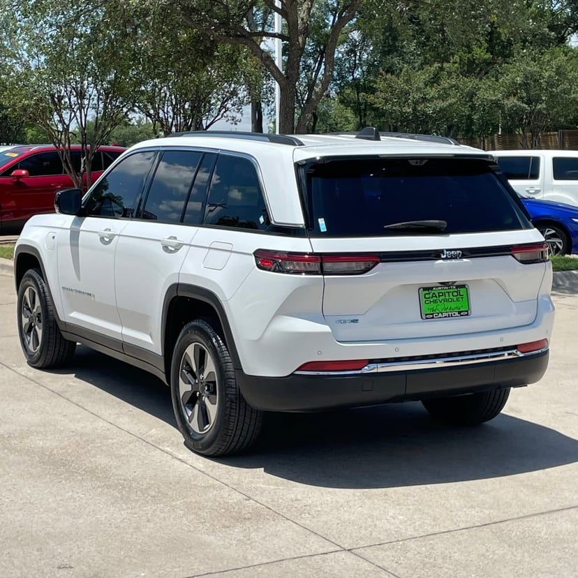 2022 Jeep Grand Cherokee 4xe - Image 4