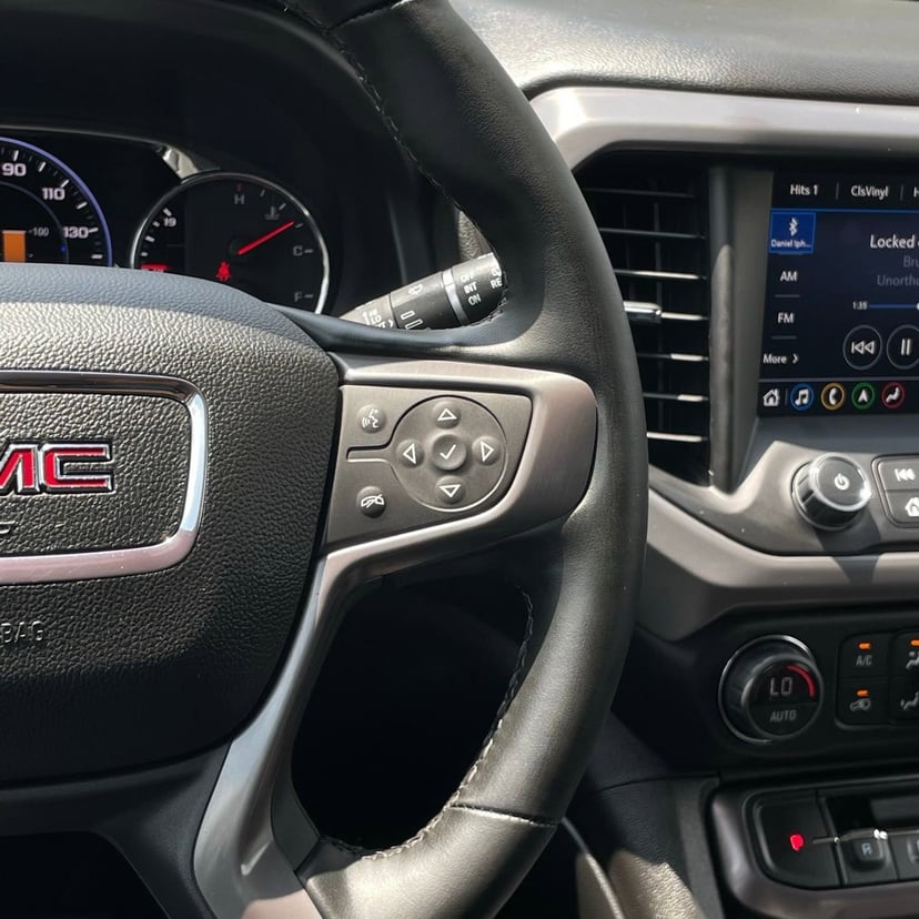 2023 GMC Acadia - Image 15