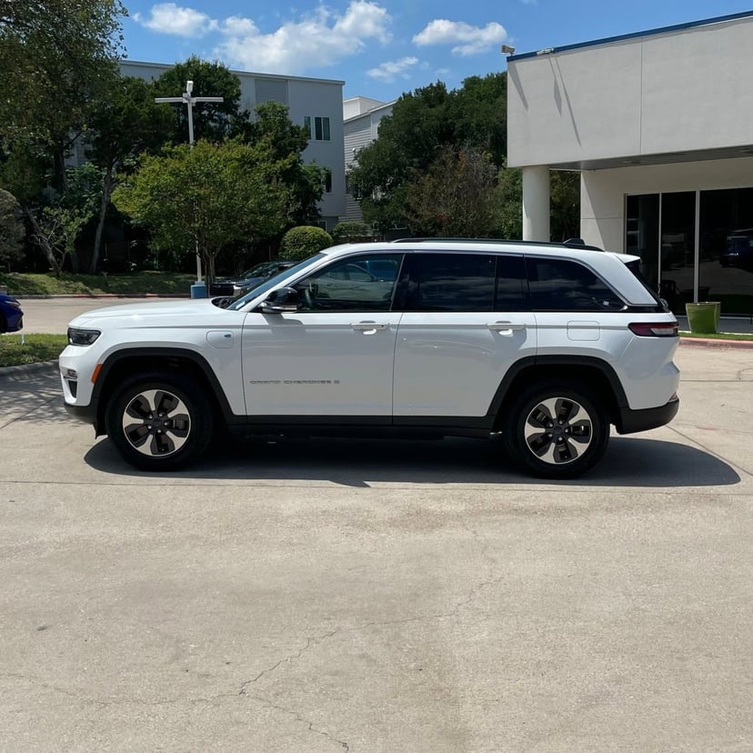 2022 Jeep Grand Cherokee 4xe - Image 3