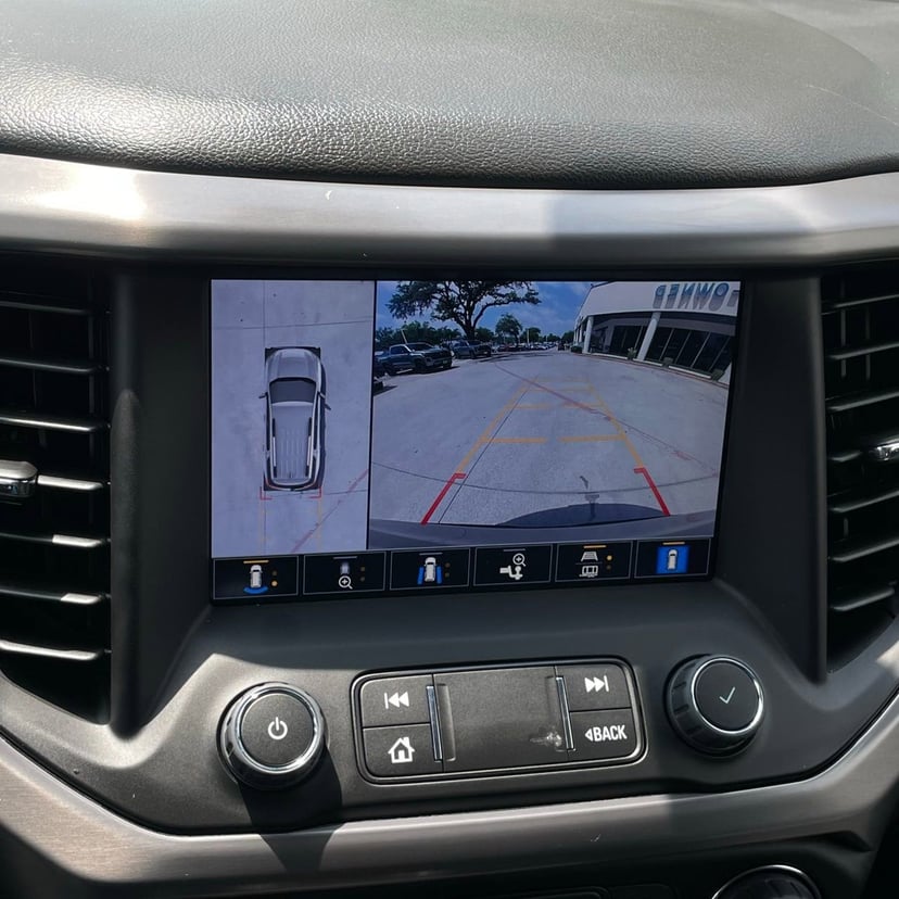 2023 GMC Acadia - Image 19