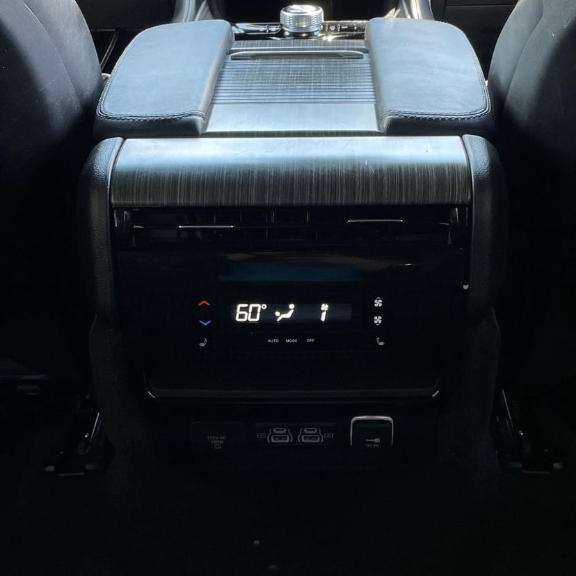 2024 Jeep Wagoneer L - Image 23