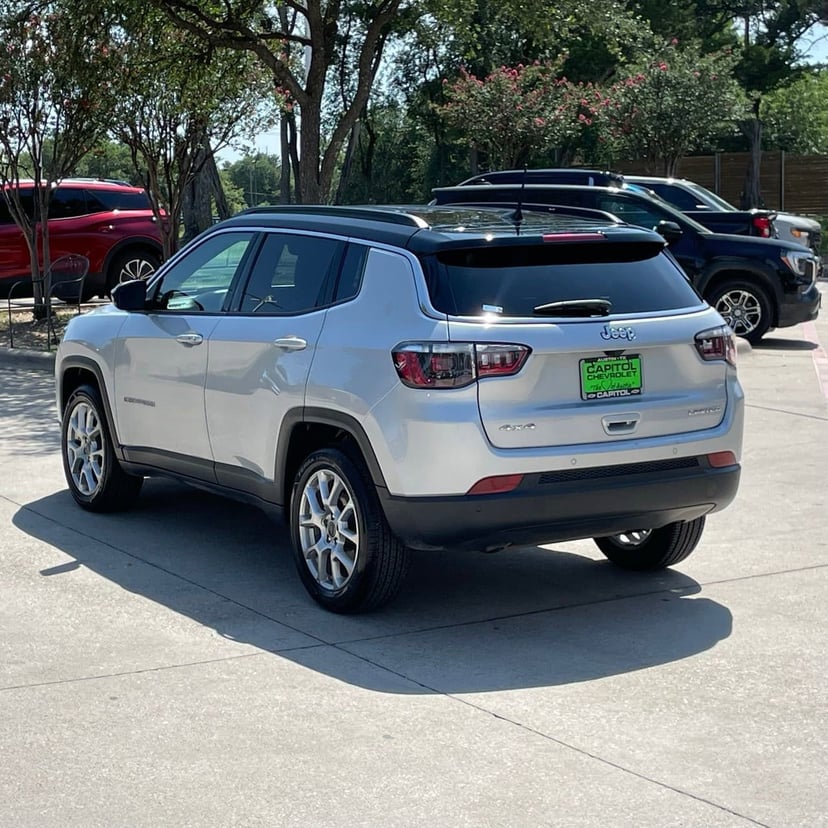 2025 Jeep Compass - Image 4