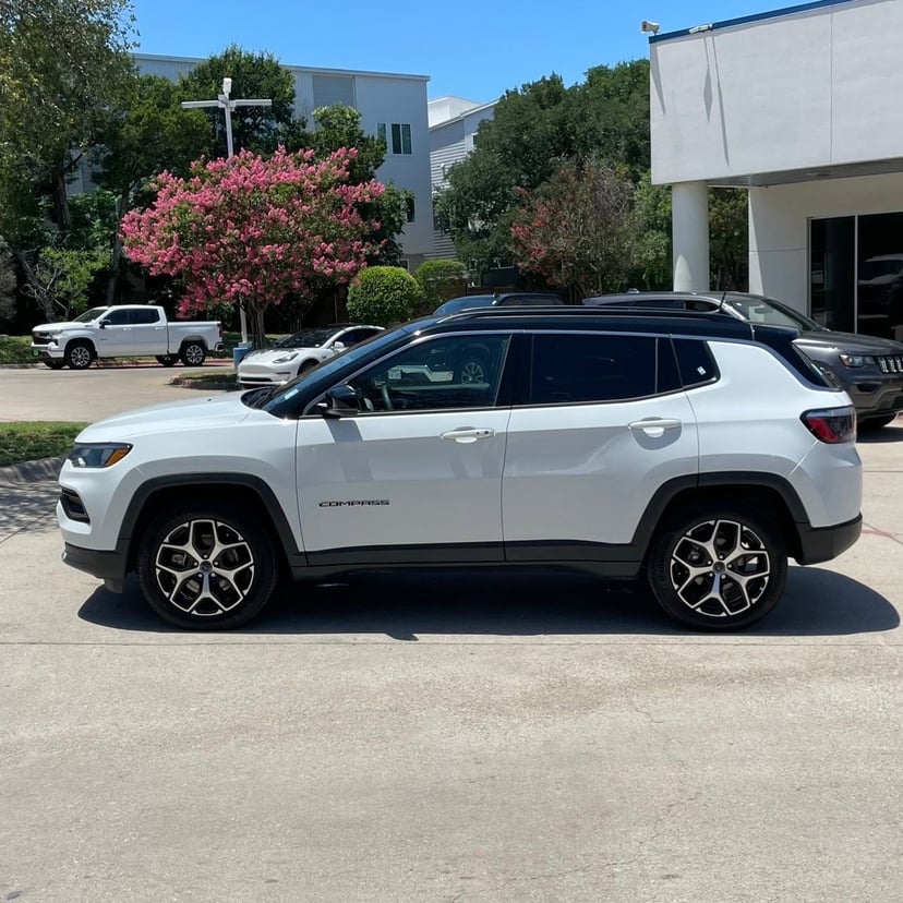 2025 Jeep Compass - Image 3