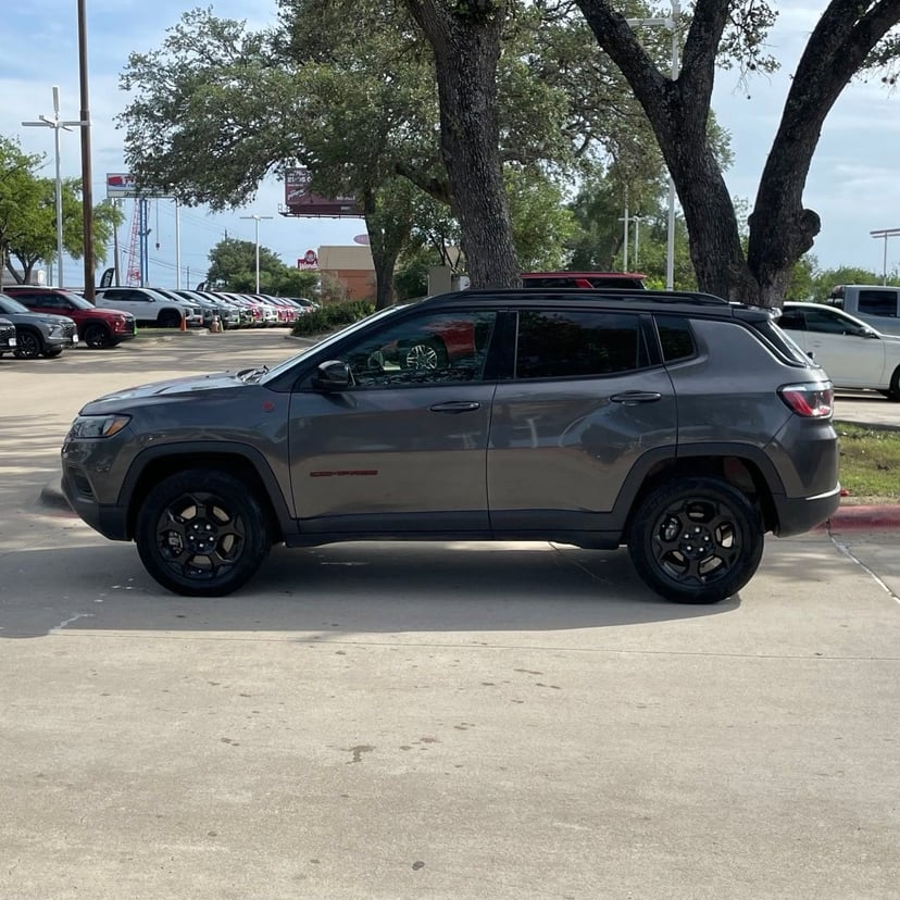 2023 Jeep Compass - Image 3