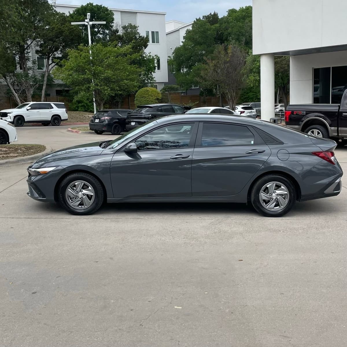 2025 Hyundai Elantra - Image 3