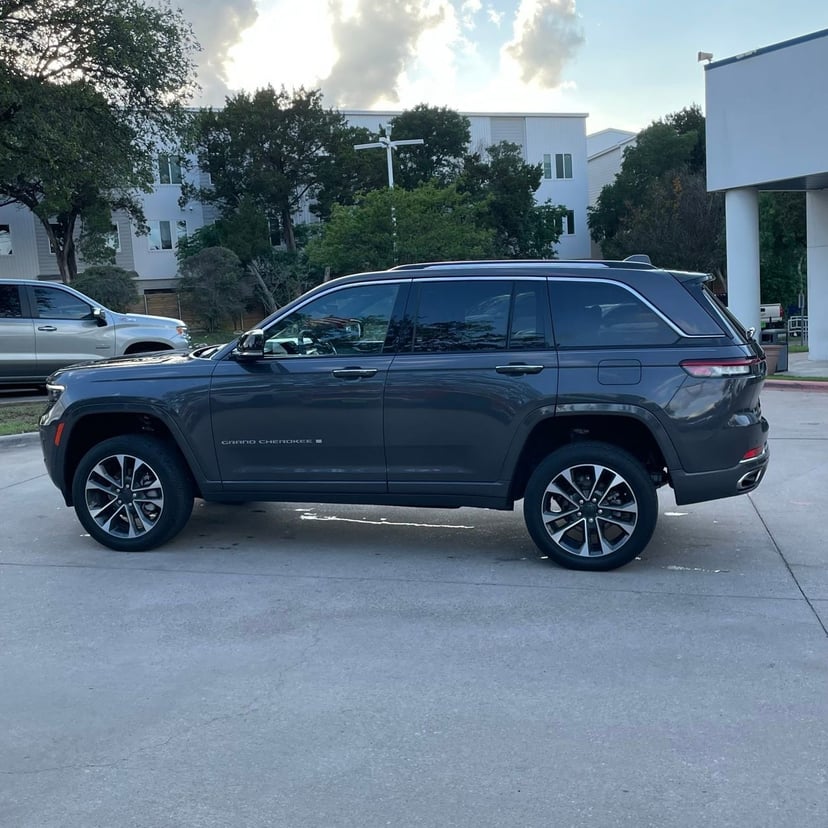 2023 Jeep Grand Cherokee - Image 3
