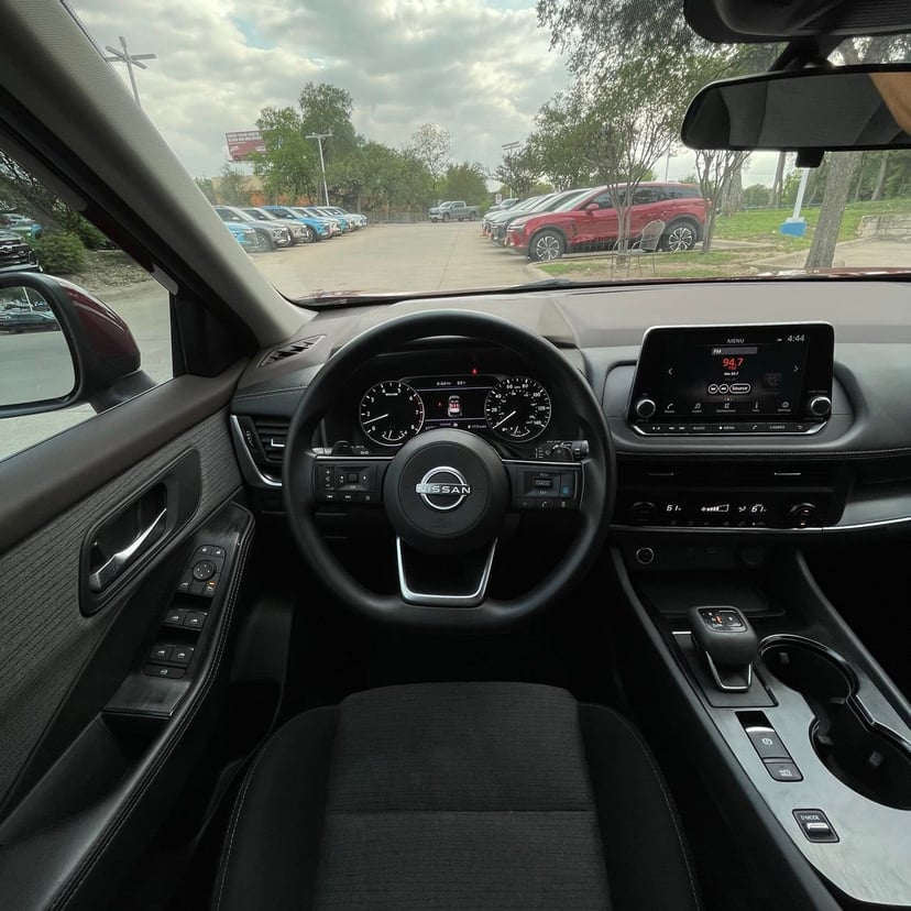 2023 Nissan Rogue - Image 12
