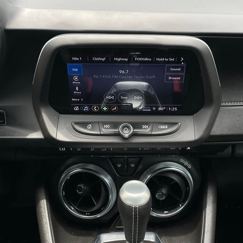 2023 Chevrolet Camaro - Image 17