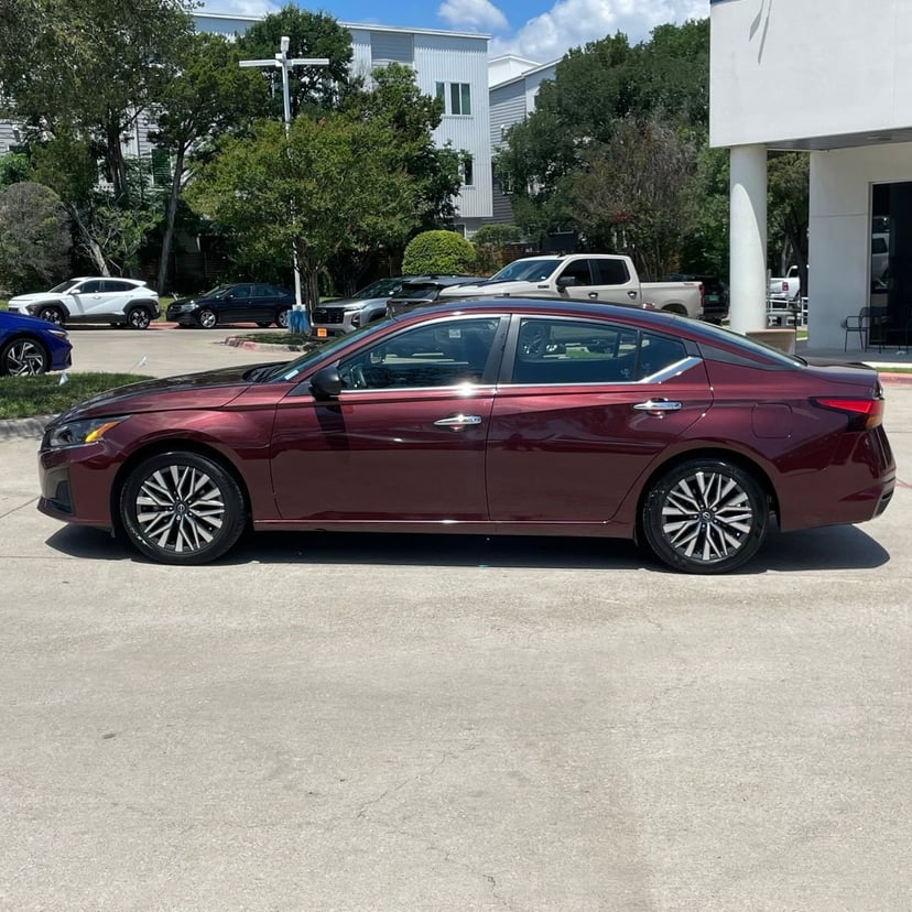 2024 Nissan Altima - Image 3