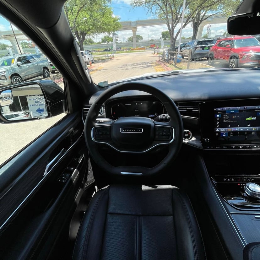 2024 Jeep Wagoneer L - Image 11
