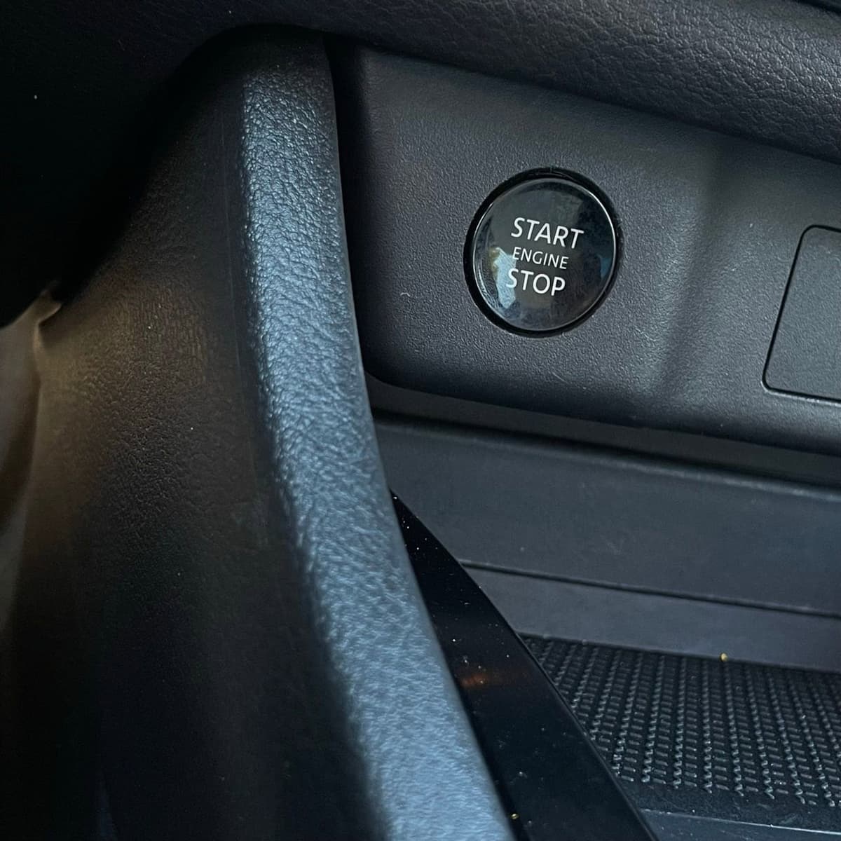 2025 Nissan Rogue - Image 16