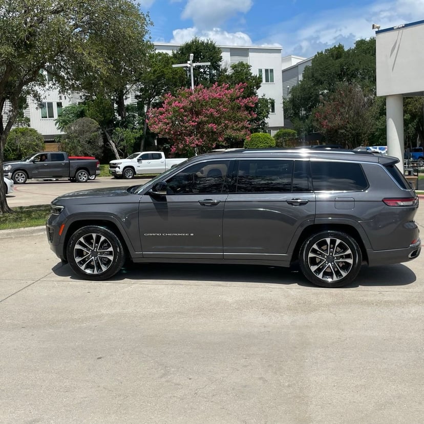 2023 Jeep Grand Cherokee L - Image 3