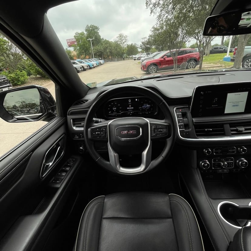 2023 GMC Yukon - Image 12