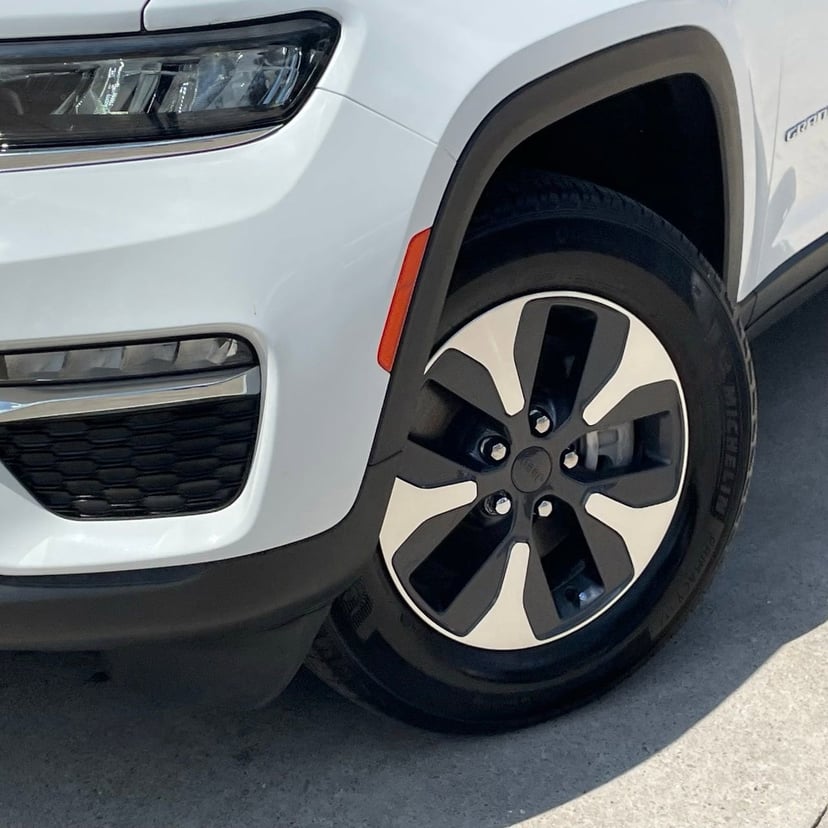 2022 Jeep Grand Cherokee 4xe - Image 9