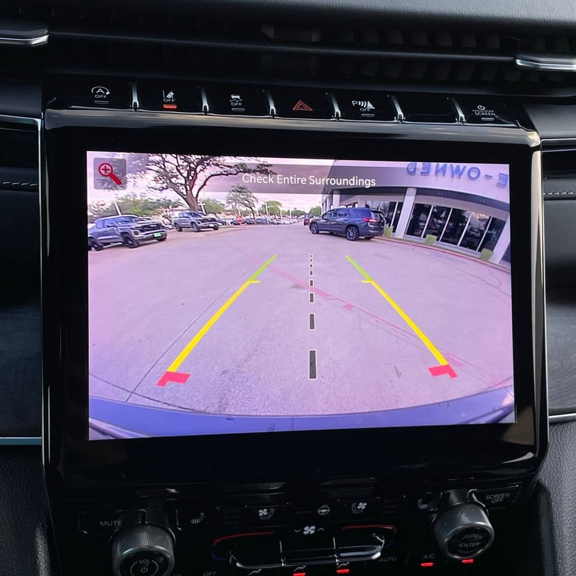 2023 Jeep Grand Cherokee - Image 19