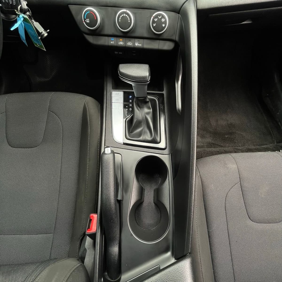 2025 Hyundai Elantra - Image 18