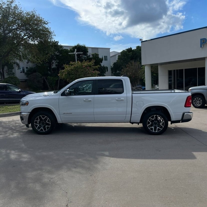 2025 Ram 1500 - Image 3