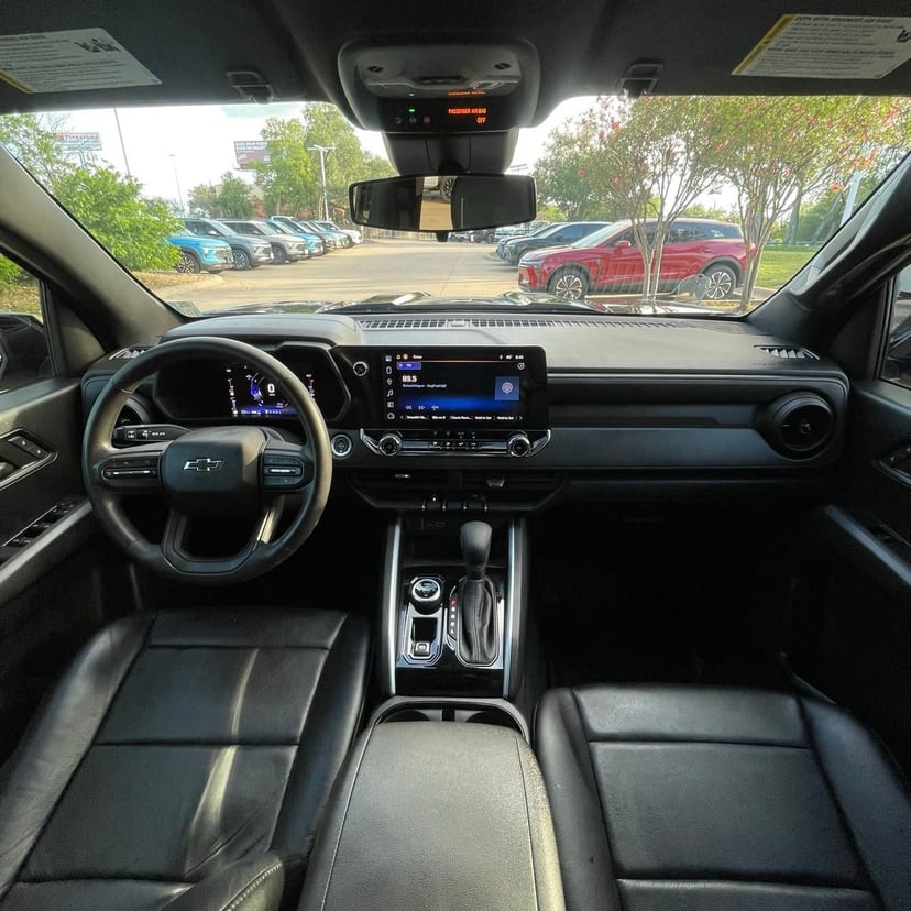 2023 Chevrolet Colorado - Image 11