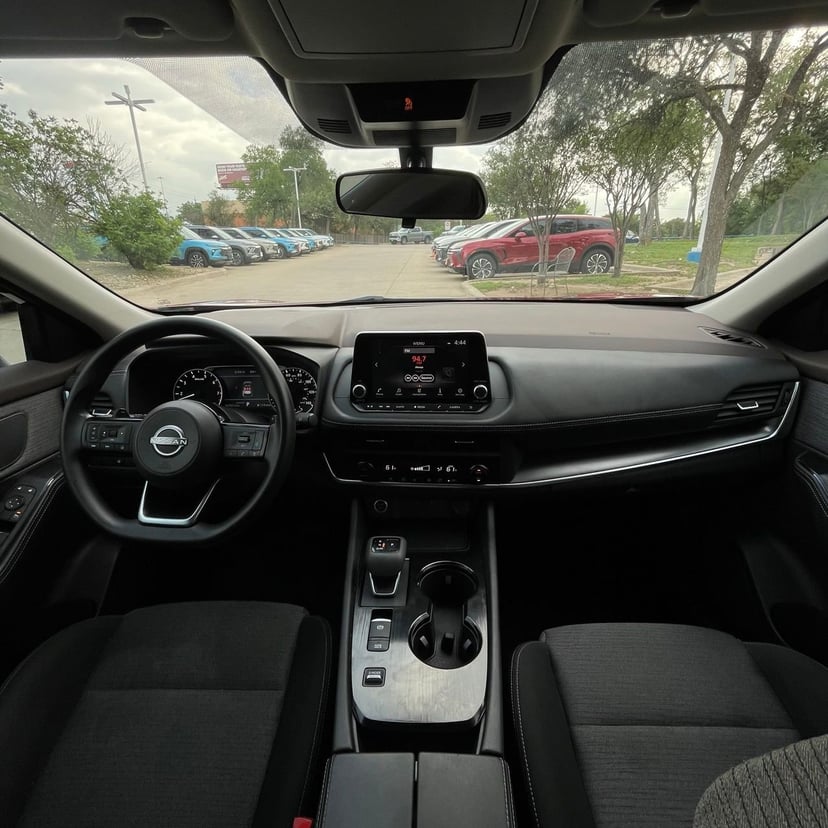 2023 Nissan Rogue - Image 11