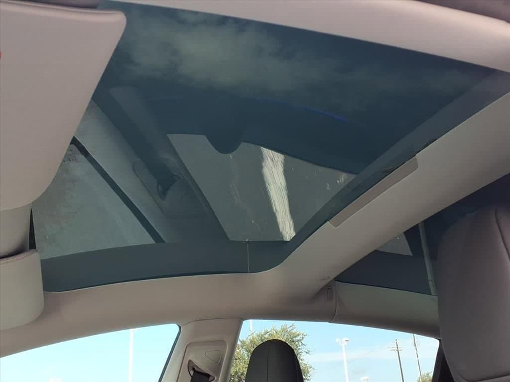 2025 Tesla Model 3 - Image 16