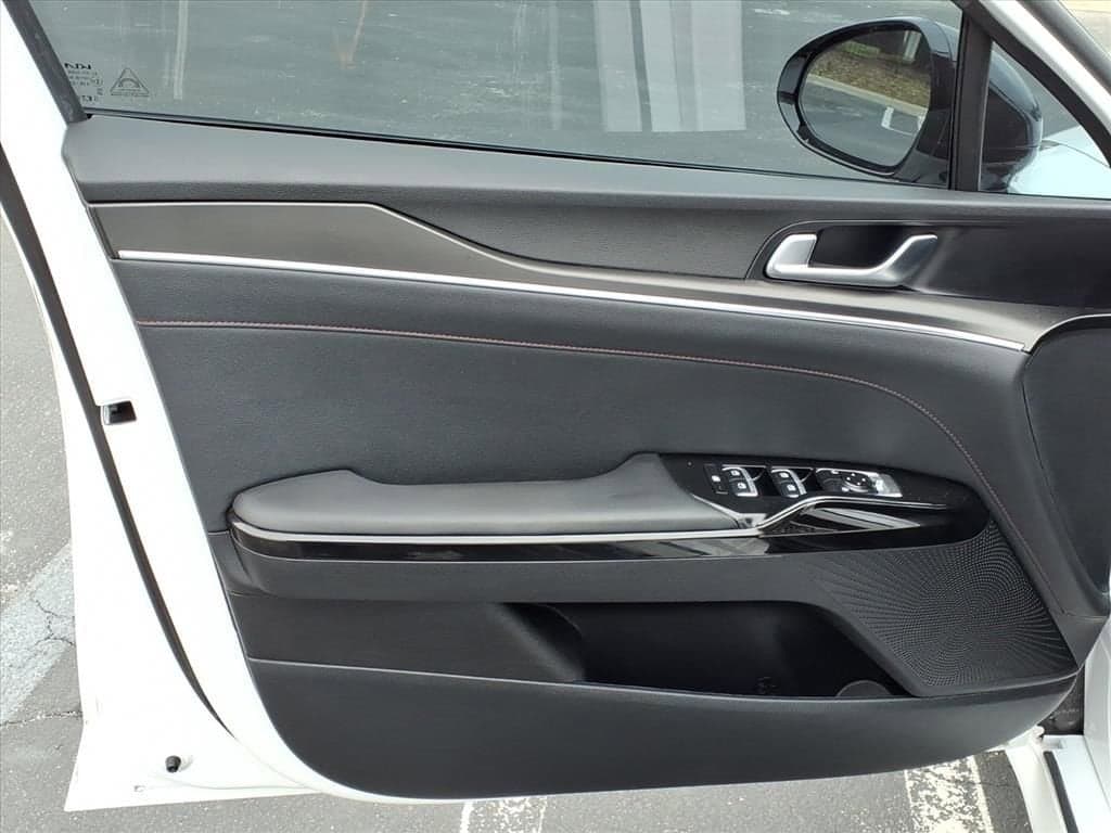 2023 Kia K5 - Image 12