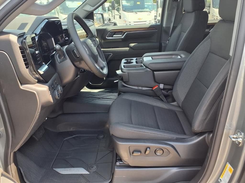 2026 Chevrolet Silverado 1500 - Image 6