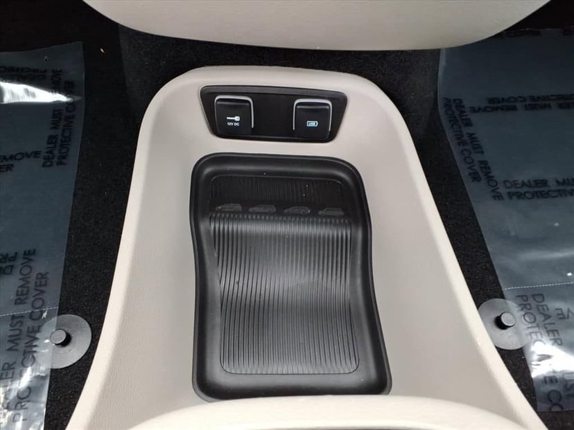 2017 Chrysler Pacifica - Image 25