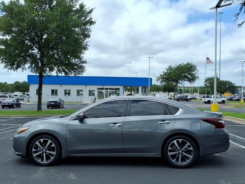 2017 Nissan Altima - Image 8
